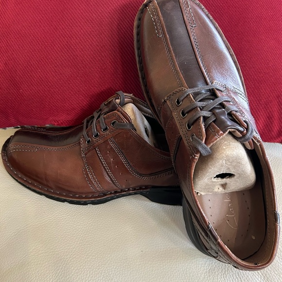 CLARKS- (NEVER WORN) Leather Shoes - Picture 6 of 8